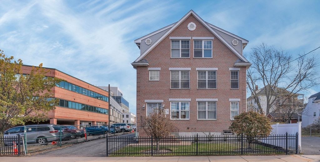 287 Everett St. 1, Boston, MA 02134