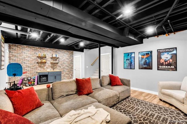 19224 Denby, Redford, MI 48240