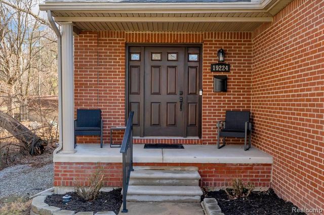 19224 Denby, Redford, MI 48240