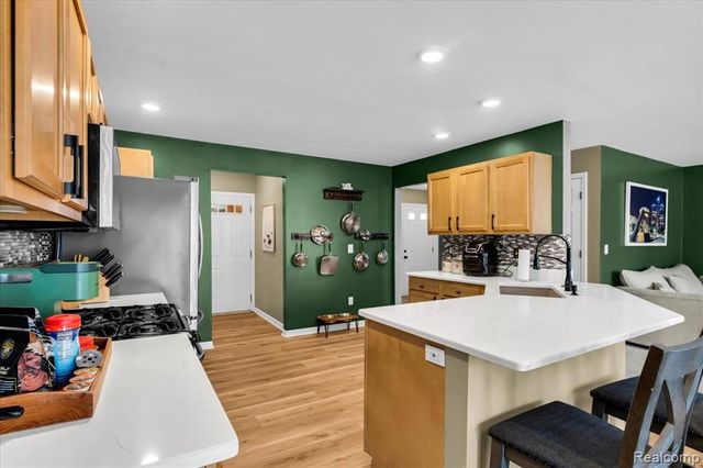 19224 Denby, Redford, MI 48240