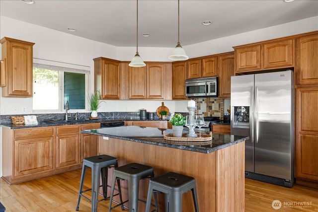 1041 Halsey Drive, Coupeville, WA 98239