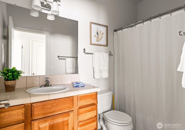 1041 Halsey Drive, Coupeville, WA 98239