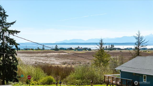 1041 Halsey Drive, Coupeville, WA 98239