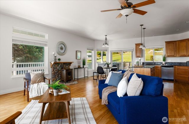 1041 Halsey Drive, Coupeville, WA 98239