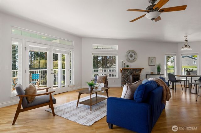 1041 Halsey Drive, Coupeville, WA 98239
