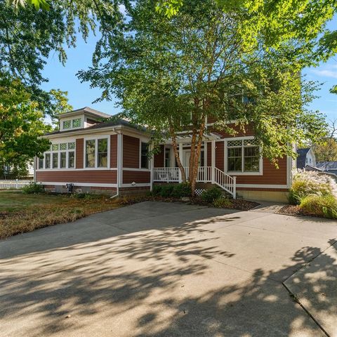 202 Oak Street, South Haven, MI 49090