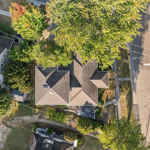 202 Oak Street, South Haven, MI 49090