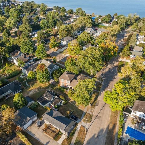 202 Oak Street, South Haven, MI 49090