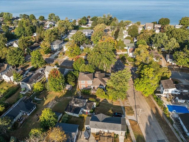 202 Oak Street, South Haven, MI 49090