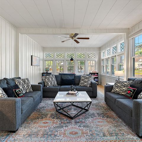 202 Oak Street, South Haven, MI 49090