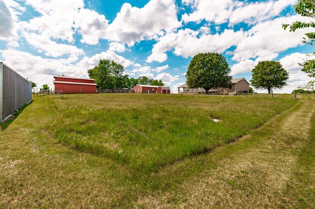 1976 Hartsville Pike, Gallatin, TN 37066