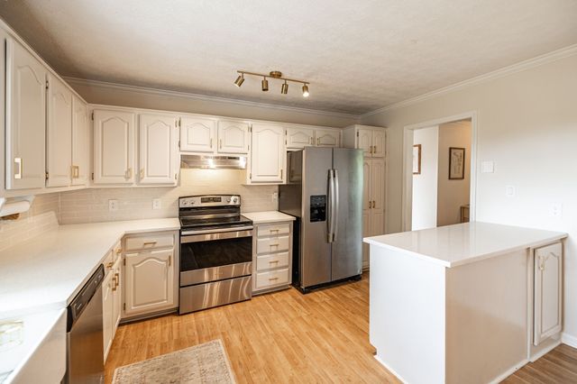 1976 Hartsville Pike, Gallatin, TN 37066