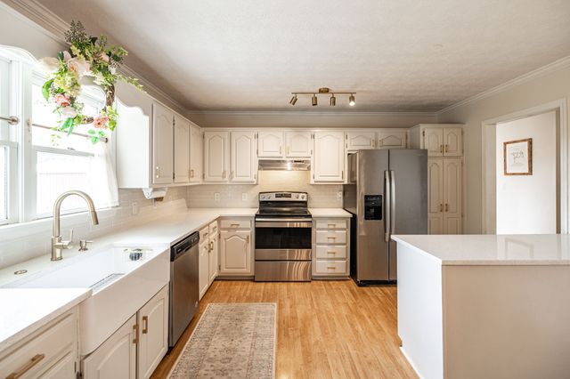 1976 Hartsville Pike, Gallatin, TN 37066