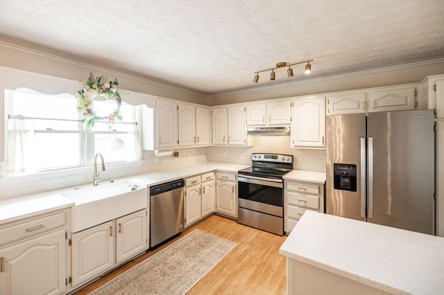 1976 Hartsville Pike, Gallatin, TN 37066