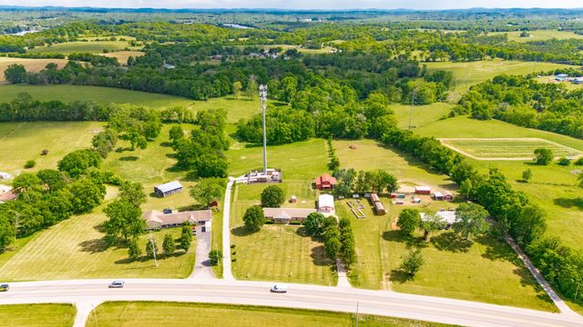 1976 Hartsville Pike, Gallatin, TN 37066
