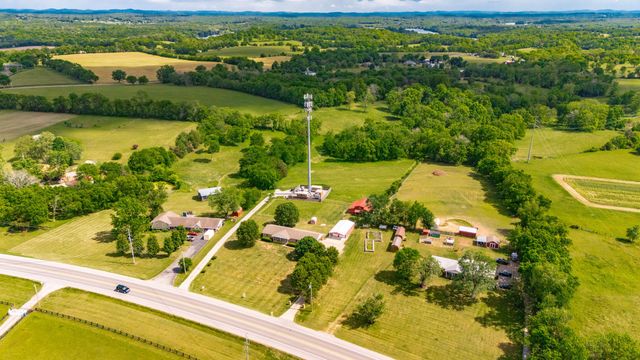 1976 Hartsville Pike, Gallatin, TN 37066