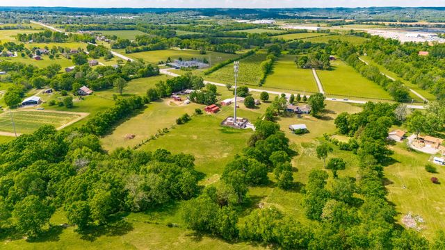 1976 Hartsville Pike, Gallatin, TN 37066