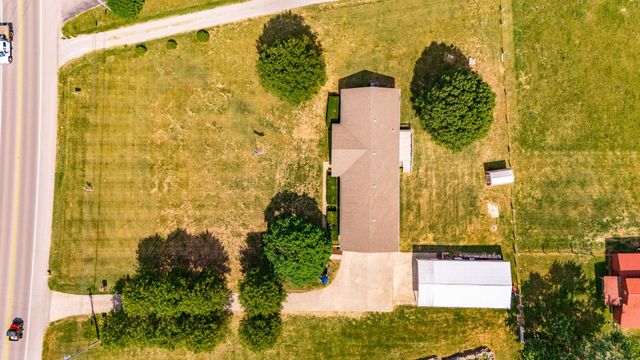 1976 Hartsville Pike, Gallatin, TN 37066
