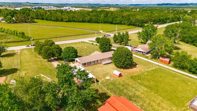 1976 Hartsville Pike, Gallatin, TN 37066