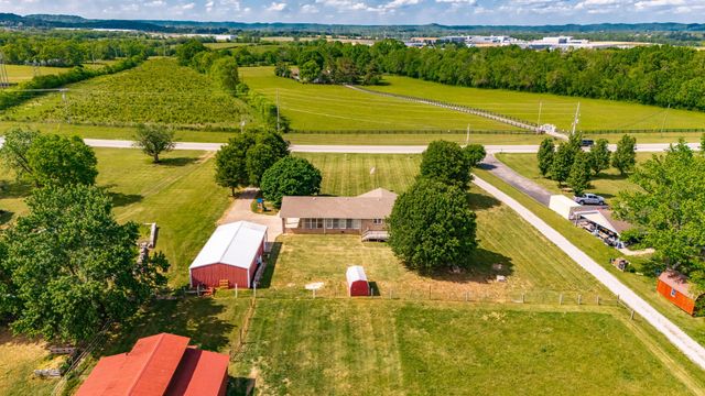 1976 Hartsville Pike, Gallatin, TN 37066