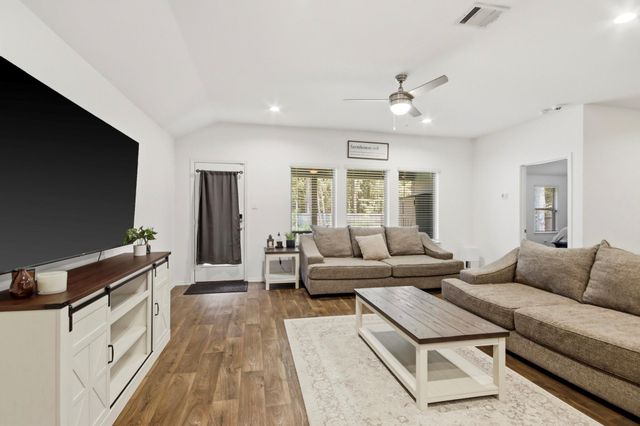 903 Forest View, New Caney, TX 77357