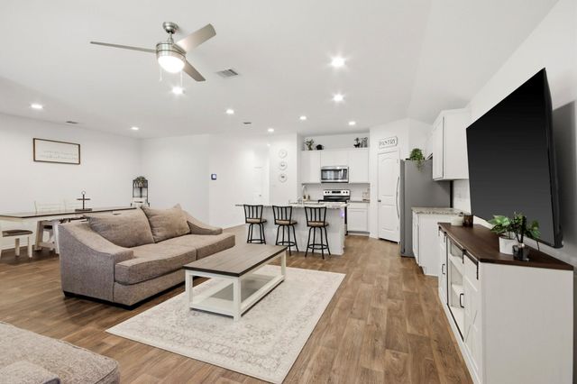 903 Forest View, New Caney, TX 77357