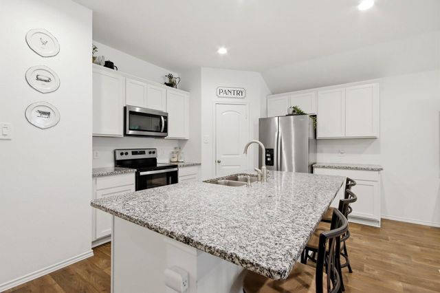 903 Forest View, New Caney, TX 77357