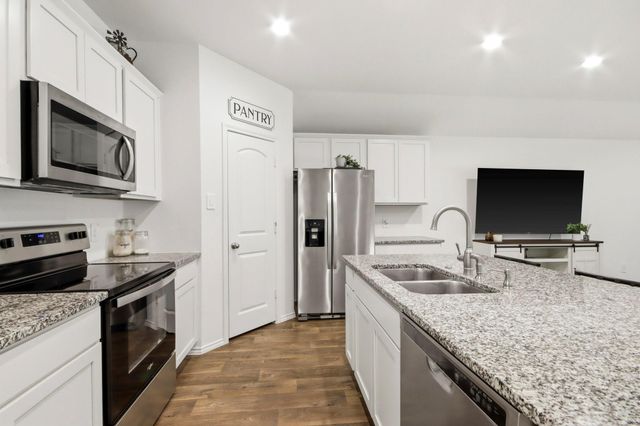 903 Forest View, New Caney, TX 77357
