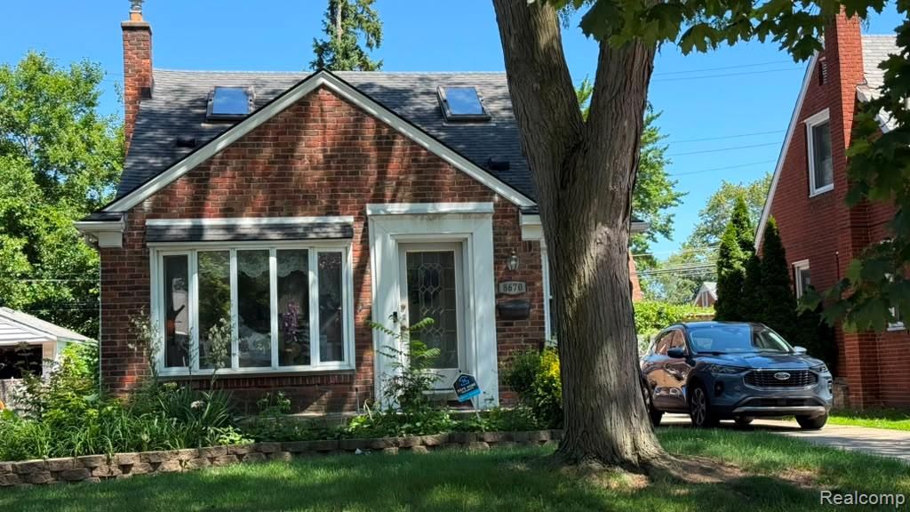 8670 Hazelton Street, Dearborn Heights, MI 48127