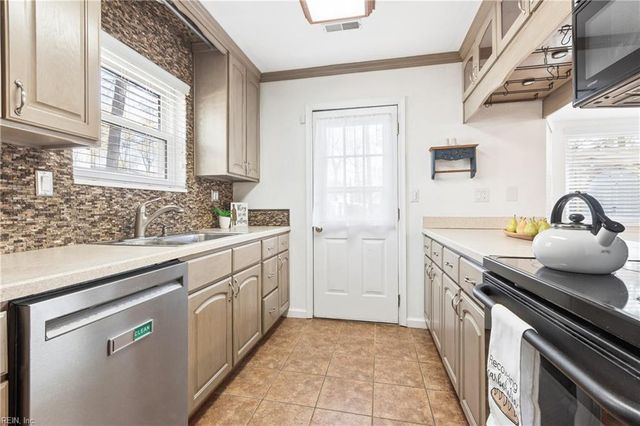 4712 Thresher CT, Virginia Beach, VA 23464