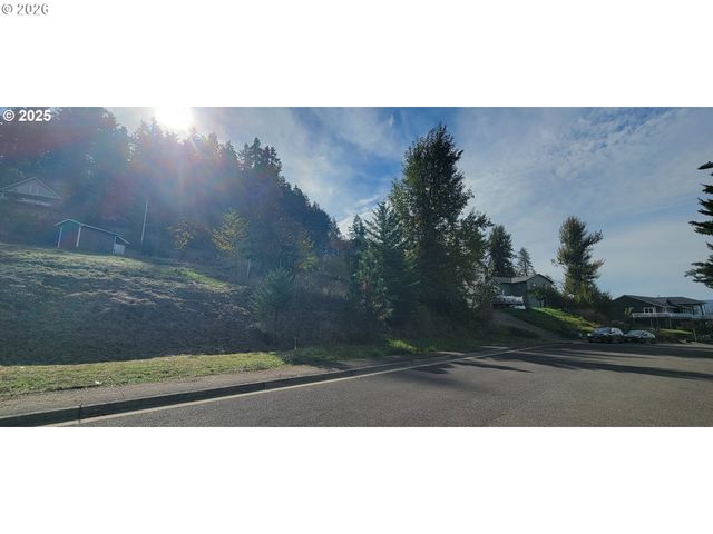 1 Queens Ave, Creswell, OR 97426