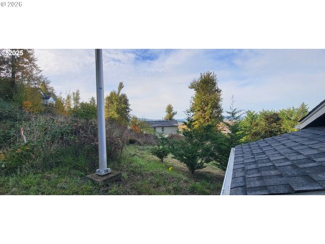 1 Queens Ave, Creswell, OR 97426