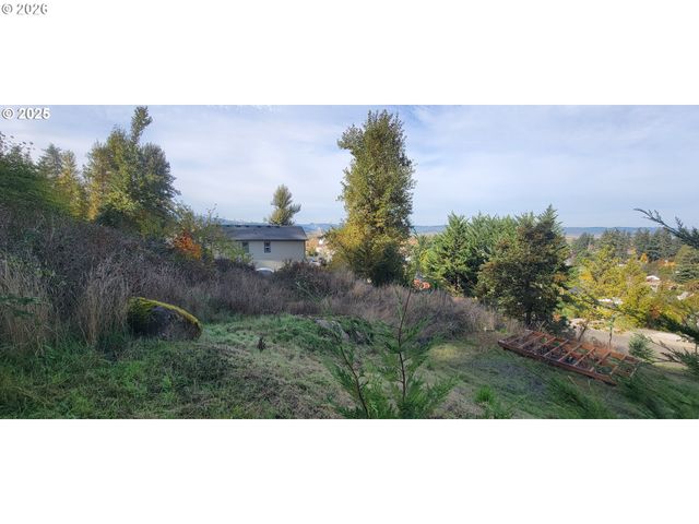 1 Queens Ave, Creswell, OR 97426