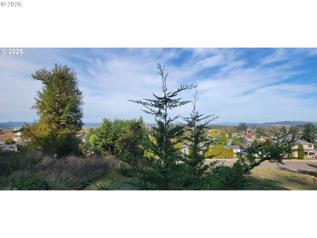 1 Queens Ave, Creswell, OR 97426