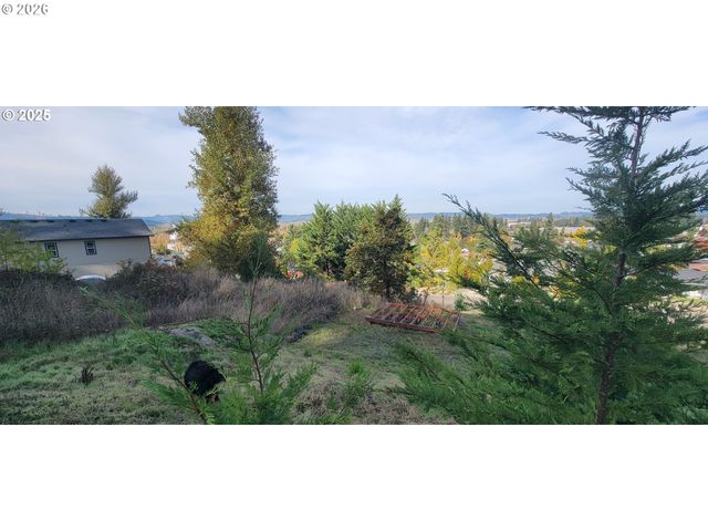 1 Queens Ave, Creswell, OR 97426