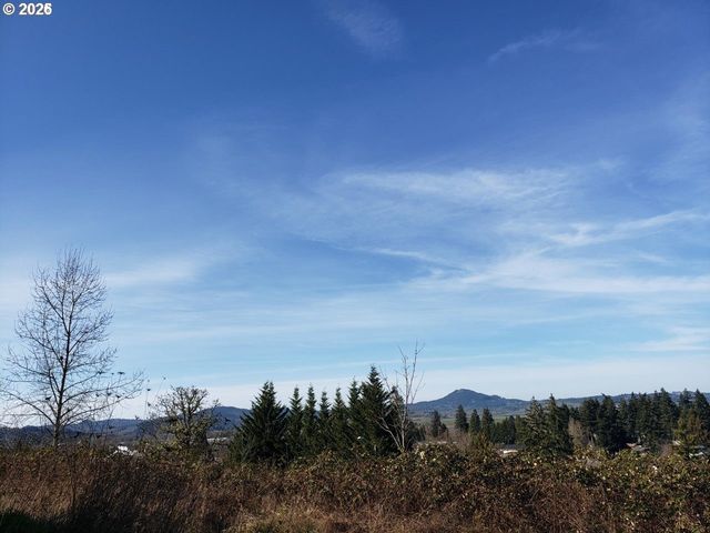 1 Queens Ave, Creswell, OR 97426