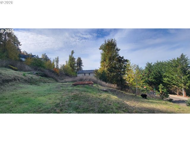 1 Queens Ave, Creswell, OR 97426