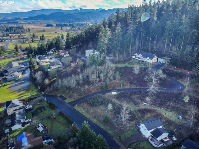1 Queens Ave, Creswell, OR 97426