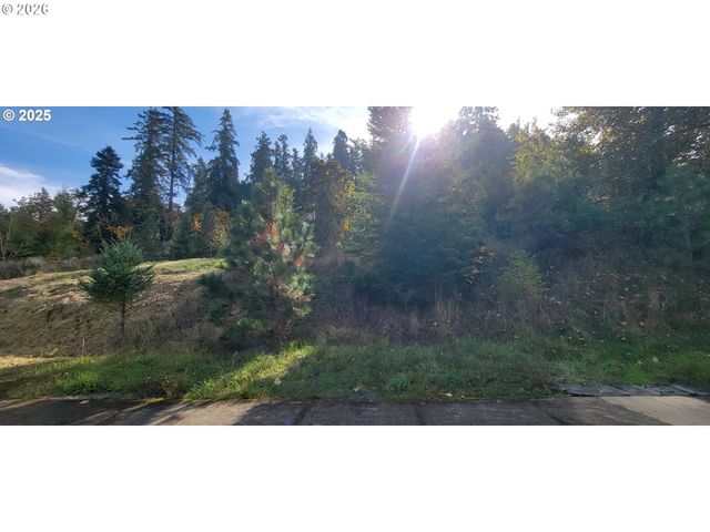 1 Queens Ave, Creswell, OR 97426