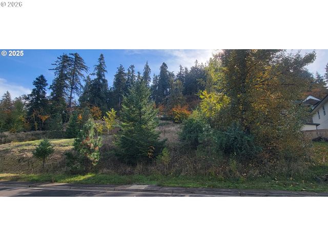 1 Queens Ave, Creswell, OR 97426