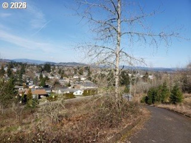 1 Queens Ave, Creswell, OR 97426
