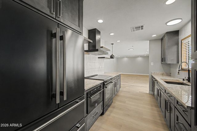 8716 E MITCHELL Drive, Scottsdale, AZ 85251