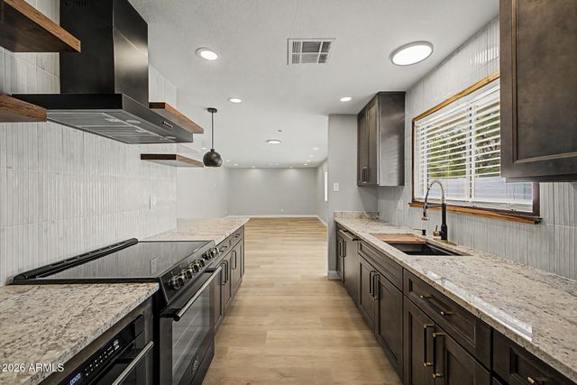 8716 E MITCHELL Drive, Scottsdale, AZ 85251