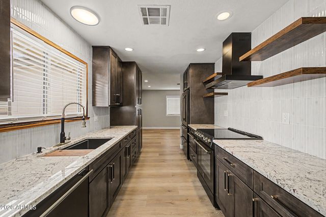 8716 E MITCHELL Drive, Scottsdale, AZ 85251