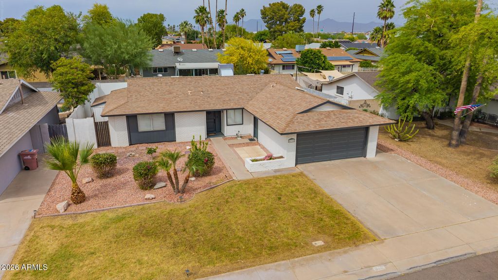 8716 E MITCHELL Drive, Scottsdale, AZ 85251 — photo 2