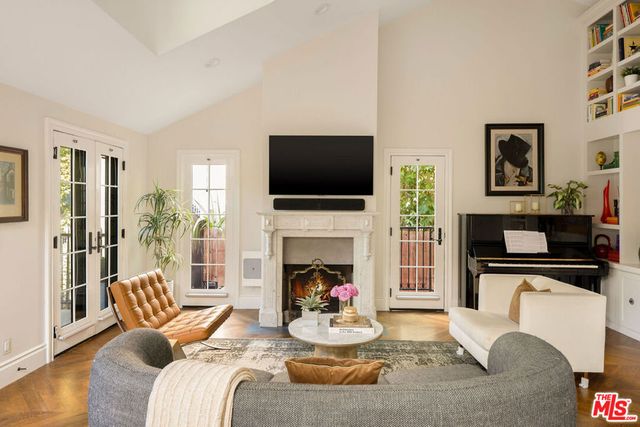 8906 Ashcroft Avenue, West Hollywood, CA 90048