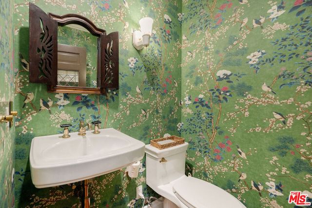 8906 Ashcroft Avenue, West Hollywood, CA 90048