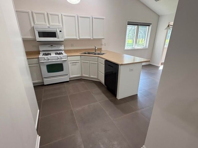 6418 Grosbeak Court, Hobart, IN 46342