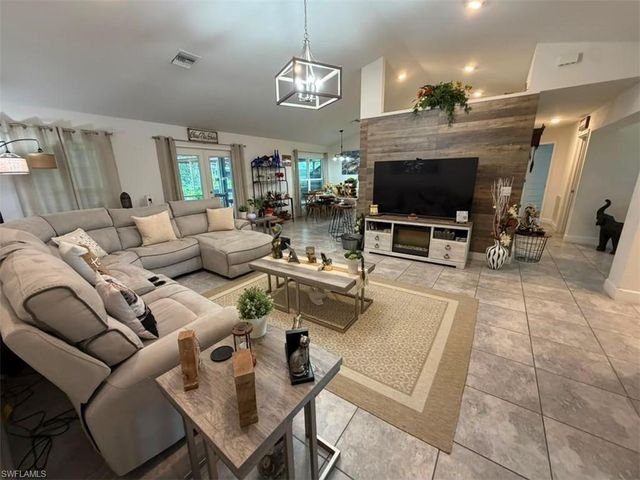 919 NE 36th TER, Cape Coral, FL 33909