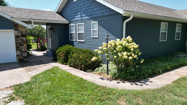 1178 E 418th Road, Bolivar, MO 65613